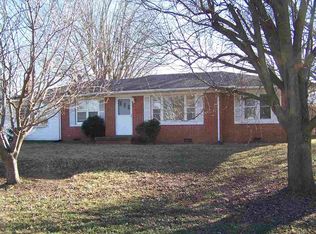 353 Parkway Dr, Scottsville, KY 42164
