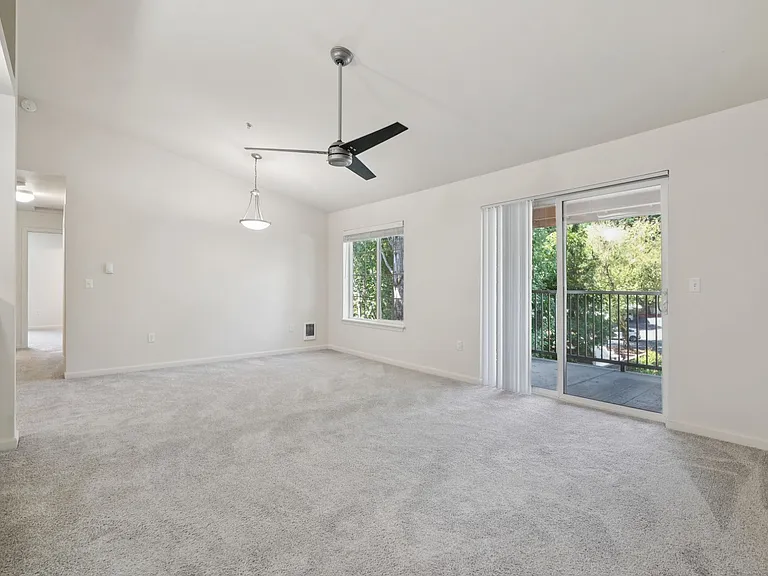 Oak Tree Apartments — Photo 48