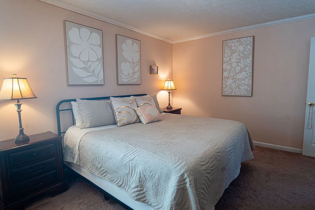 2 bed, 1225 sqft, $2,400 — Photo 1