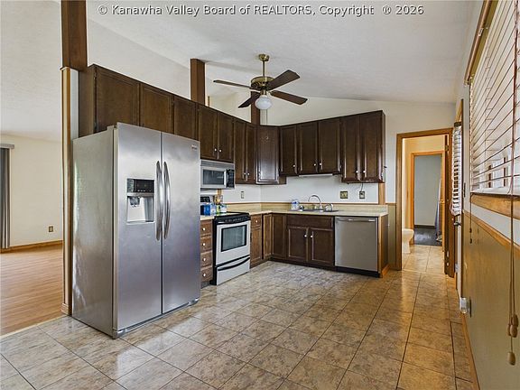 3rd image of 142 Westminster Dr