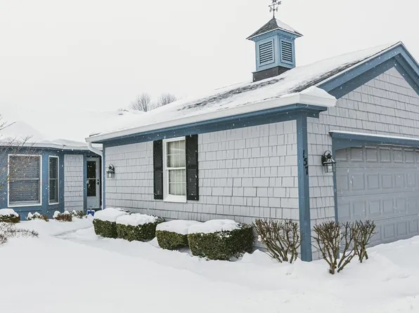 157 Wood Creek Dr, Pittsford, NY 14534