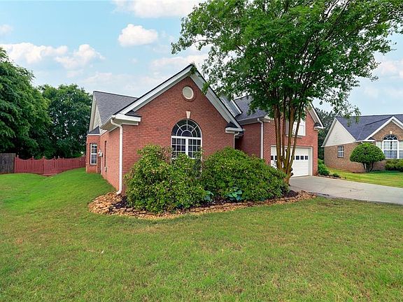4th image of 193 April Ridge Ln