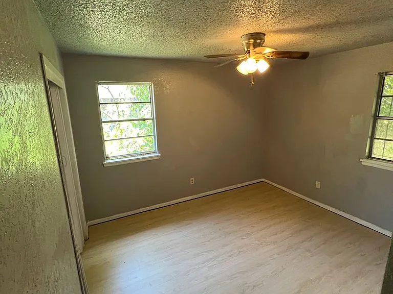 749 Navaho Trl — Photo 8