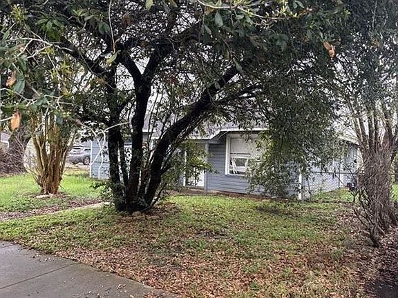 2nd image of 3910 Ward St