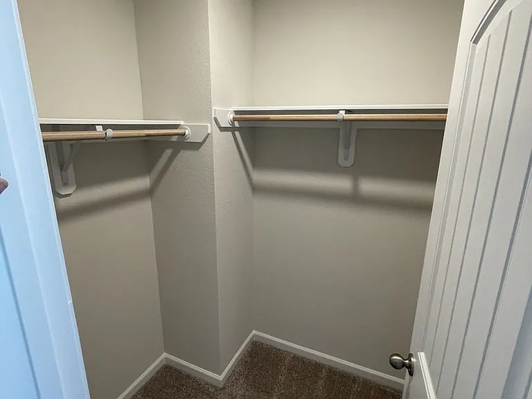 1056 Peony Ln — Photo 10