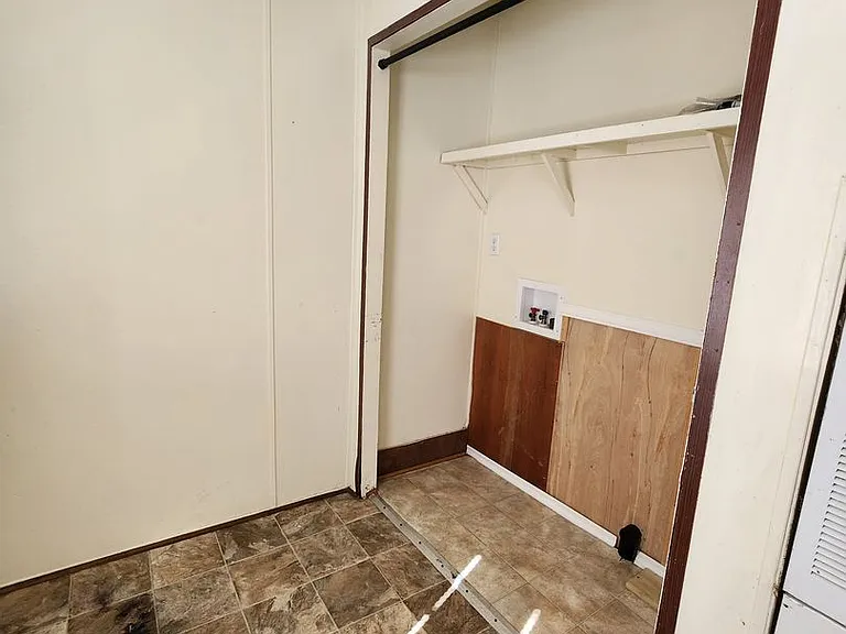 944 Hollywood Dr — Photo 6