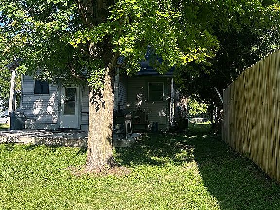 4th image of 207 S 13th St