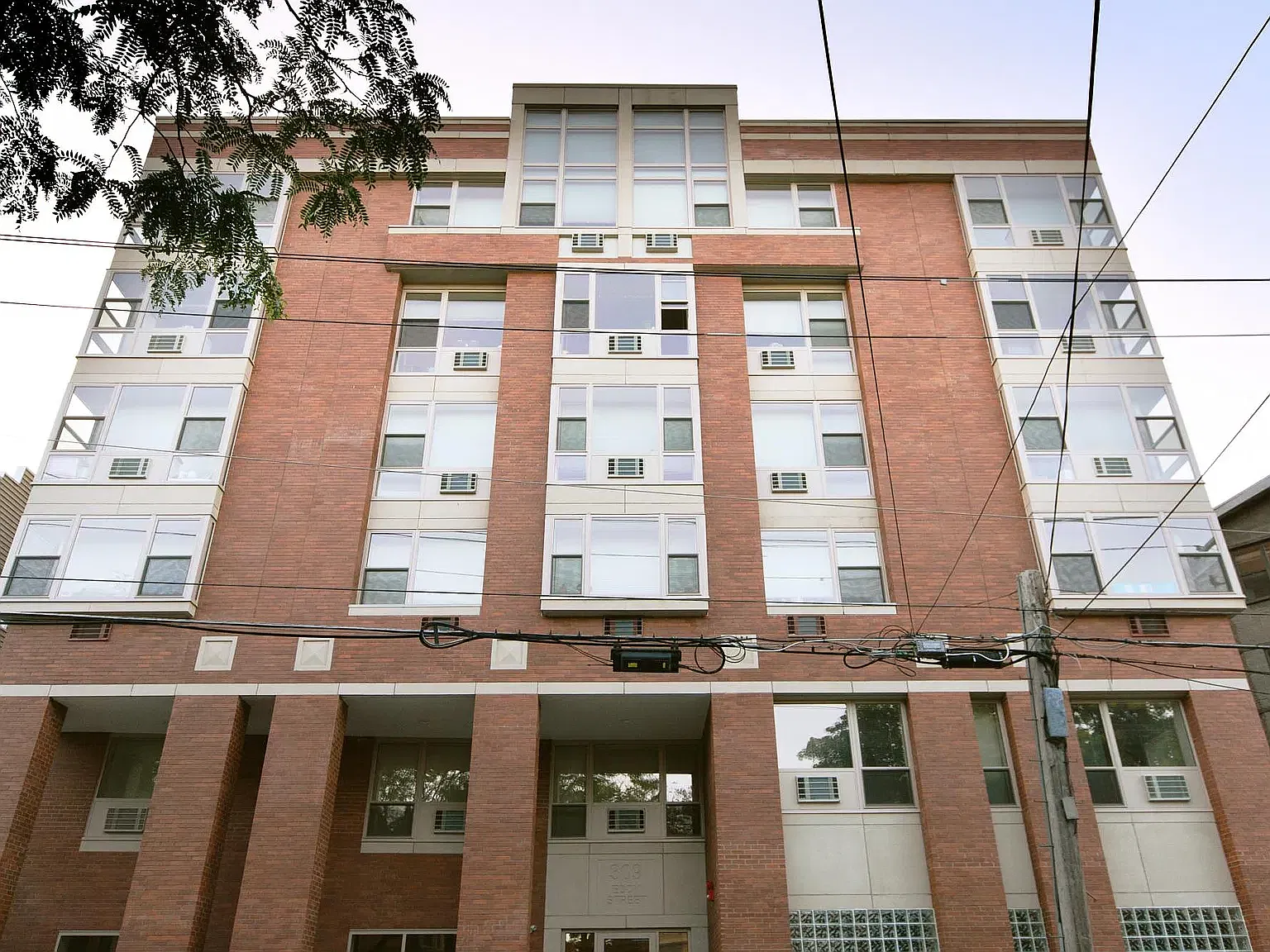 Studio, 550 sqft, $2,350 — Photo 4