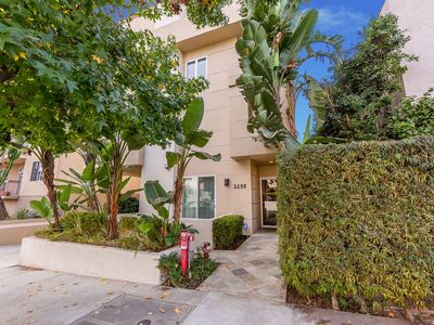 2255 Fox Hills Dr APT 300, Los Angeles, CA, 90064