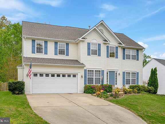 3rd image of 1110 Great Oaks Ln