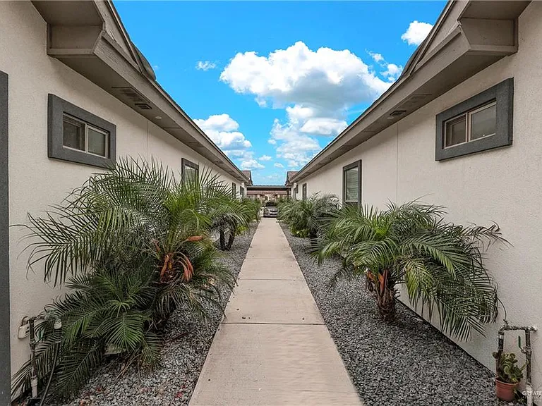 2706 Larkspur Ave #1 — Photo 4