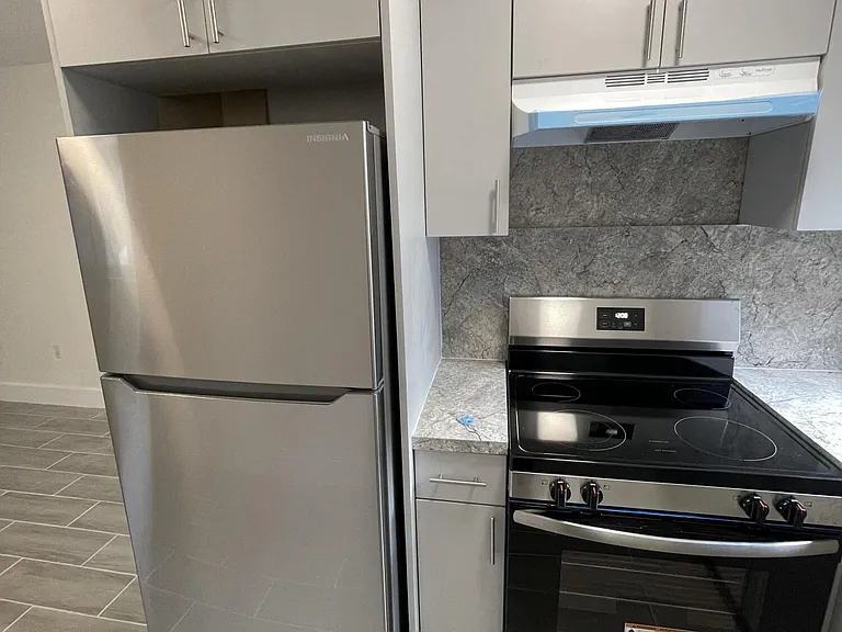 310 NW 16th Ave #1 — Photo 4