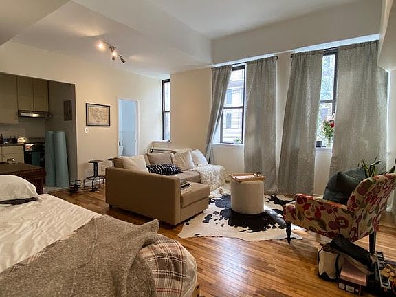 3rd image of 58 W 72nd St #2C