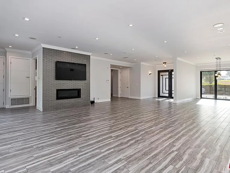 12730 Montana Ave — Photo 5