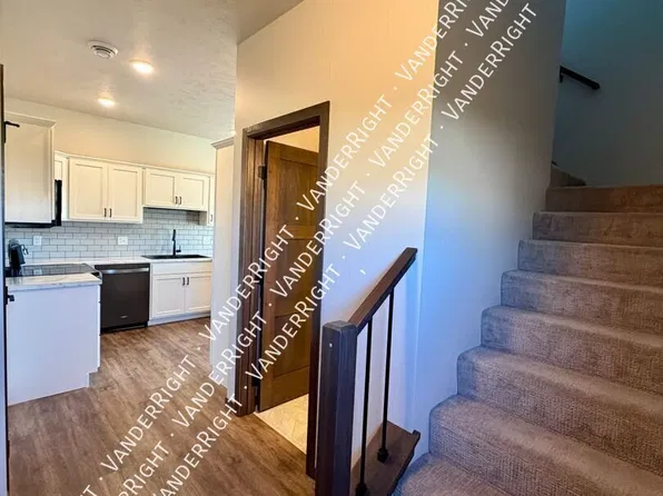 2574 E Meadowside Pl, Sioux Falls, SD
