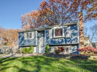 8 Jamaica Ave, Greenlawn, NY 11740