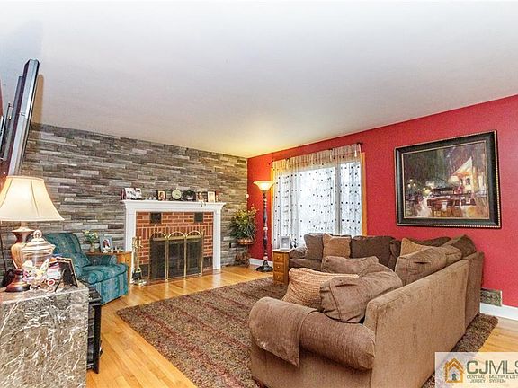 5th image of 928 Lincoln Ave