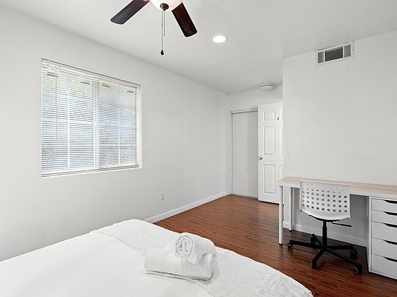 3rd image of 1384 W 37th Pl #4