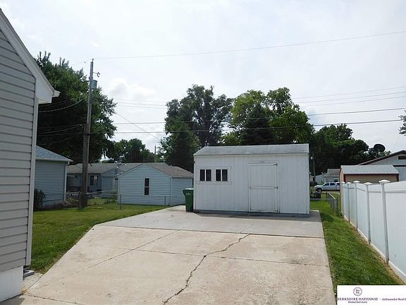 3rd image of 1003 E Hopkins Dr