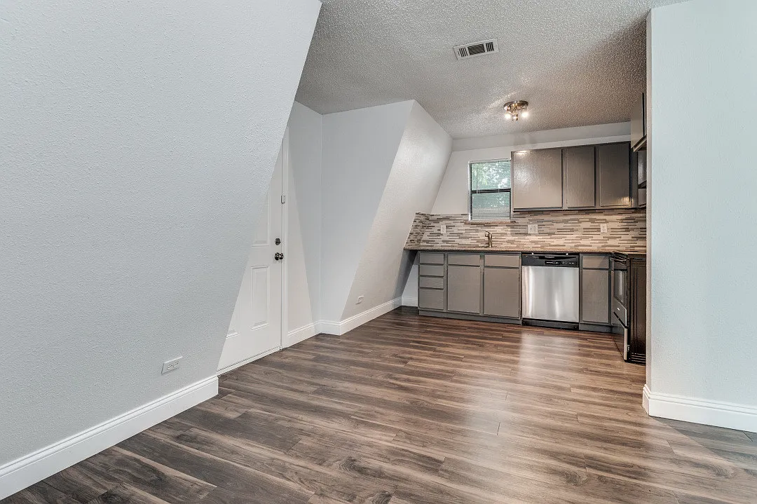 809 East Pioneer Drive - 1 — Photo 4