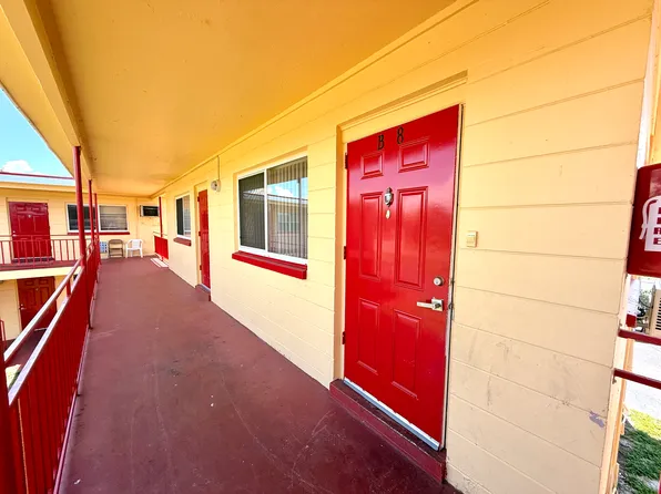 1050 62nd Ave S APT E-4, Saint Petersburg, FL 33705