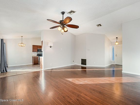 2nd image of 511 Biscayne Ln
