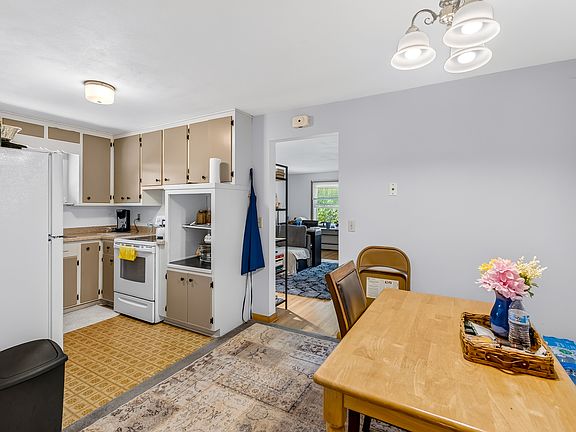 4th image of 4926 Ascot Ln #3