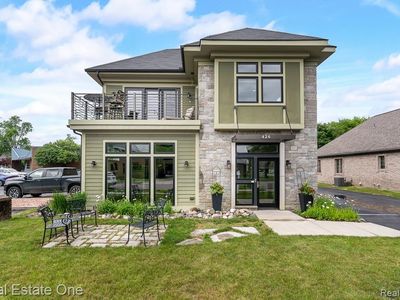 426 W University Dr, Rochester, MI, 48307
