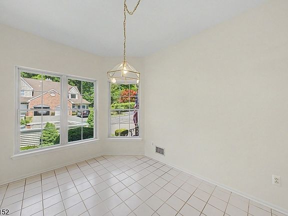 3rd image of 122 Richmond Rd