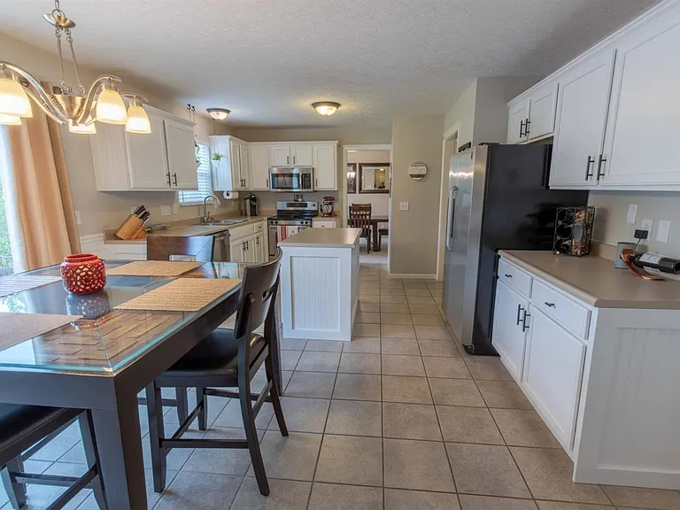 7713 Alexandra Dr — Photo 6