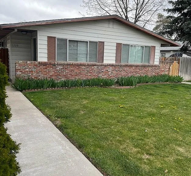 1220 Holly St — Photo 1