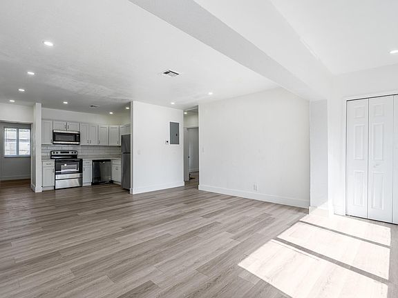 4th image of 832 NW 17th Avenue