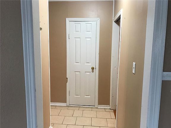 4th image of 2513 Race Ave
