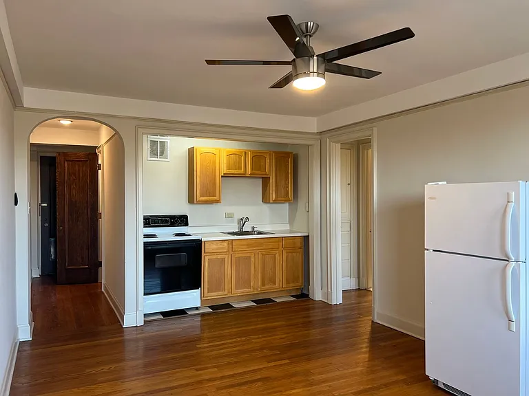 Mayflower Apartments — Photo 61