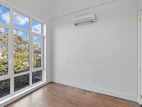 2nd image of 163 Graham Ave #2Z