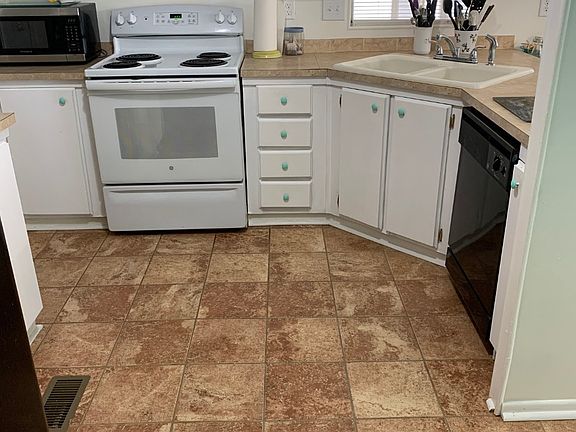 5th image of 7111 142nd Ave N #16