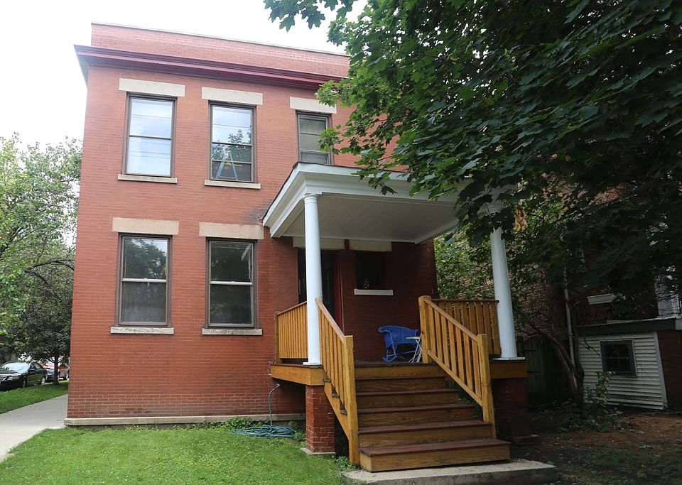 1st image of 3825 N Damen Ave #_2