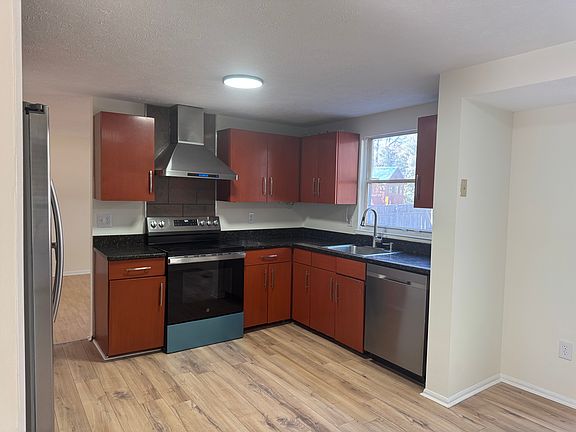 5th image of 10012 Bush Ln
