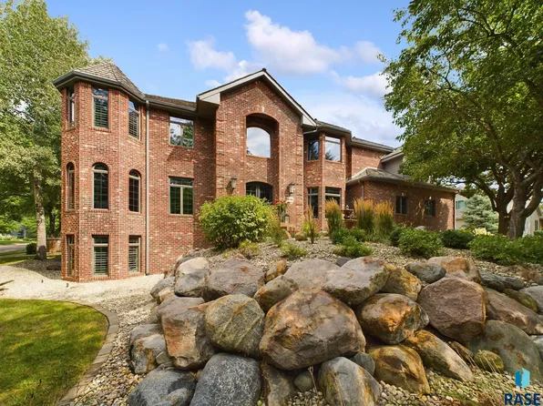 5100 S Twinleaf Dr, Sioux Falls, SD 57108
