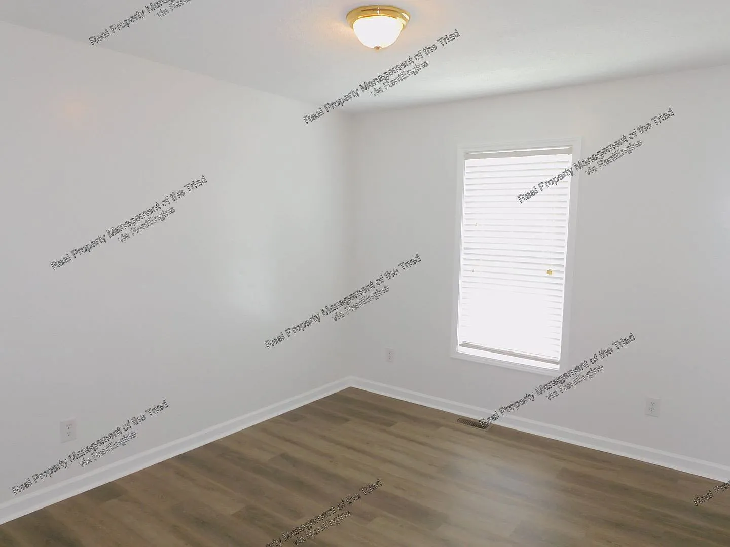 3 bed, 2.0 bath, 1136 sqft, $1,795 — Photo 4