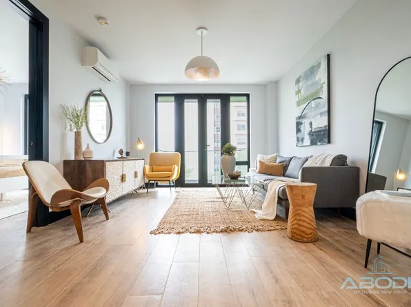 828 New York Avenue image 1 of 12