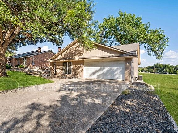 2nd image of 1174 Mooncrest Dr
