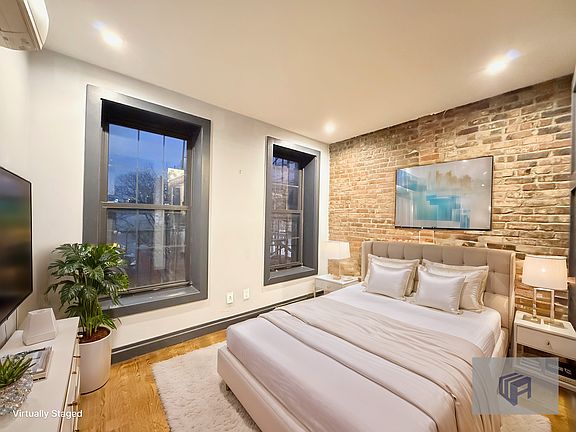 5th image of 121 Kent Ave #2RT
