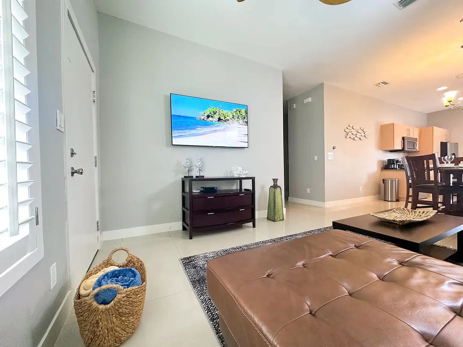 2 bed, 2.0 bath, 1194 sqft, $4,510 — Photo 3