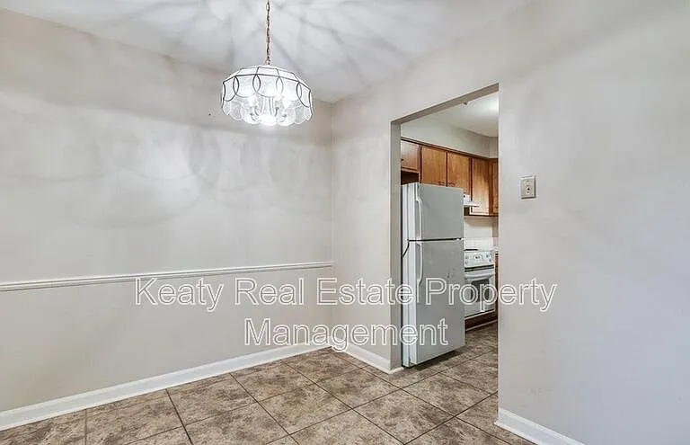 211 Versailles Blvd #10 — Photo 5