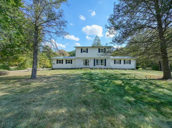 2801 Gilletts Lake Rd, Jackson, MI 49201