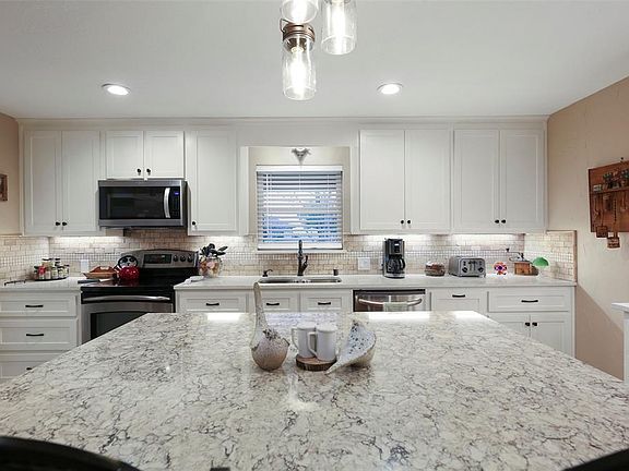 4th image of 3702 Carrie Ln