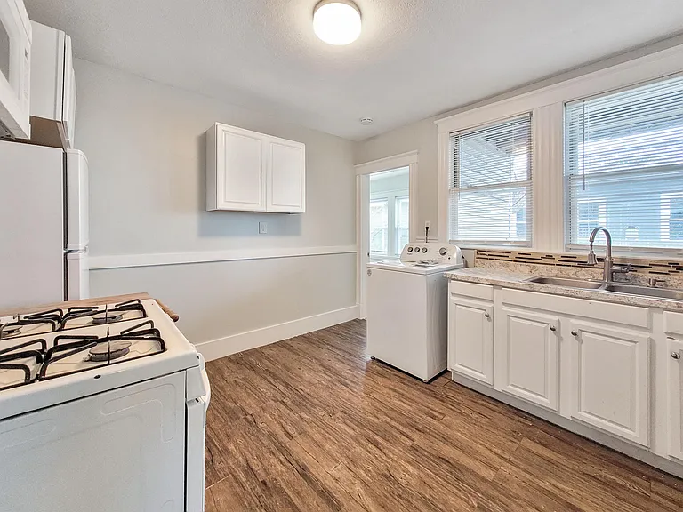 33 Juniper St #1 — Photo 8