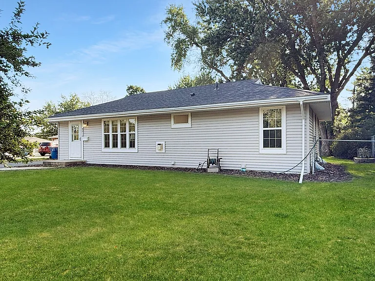 9213 Chicago Ave — Photo 3