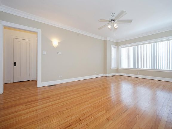 3rd image of 4330 N Whipple St #1